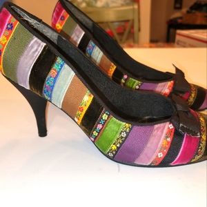 Beverly Feldman Dress Shoes vintage Style embroidery fabric size 8